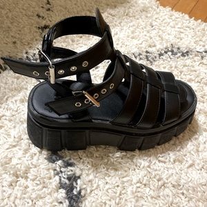 PrettyLittleThing Chunky Platform Sandals